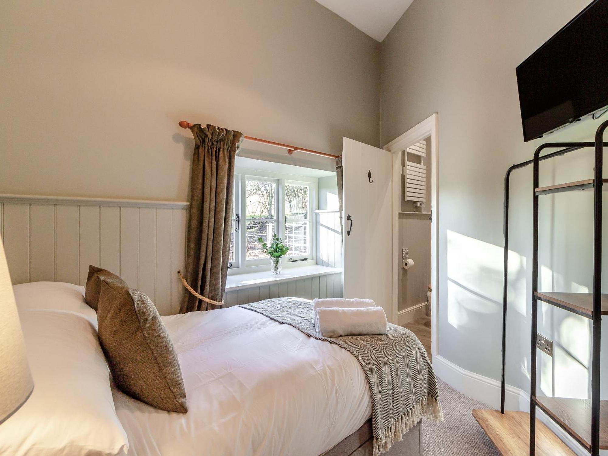 The Lodge Wonastow Eksteriør bilde