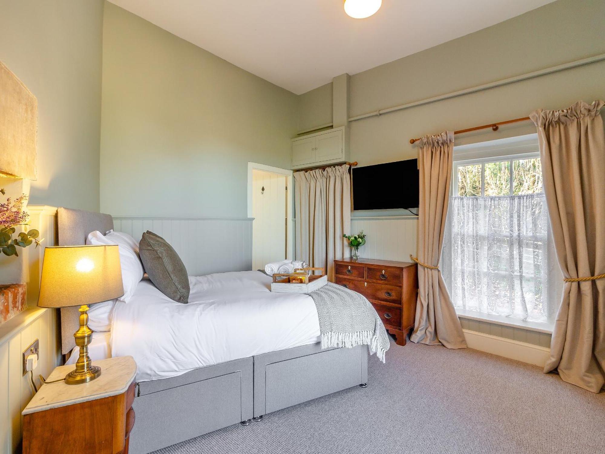 The Lodge Wonastow Eksteriør bilde